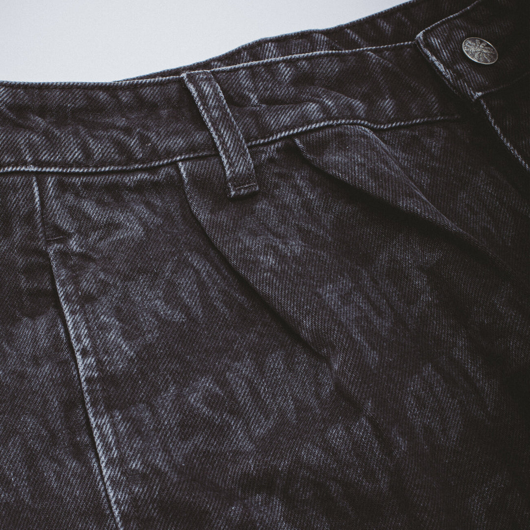 Baggy Pleated Denim Laser Stamp Shorts